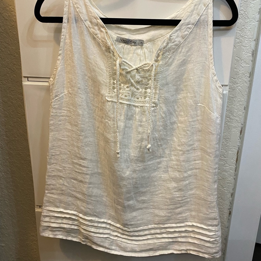 White linen blouse. Size Small.